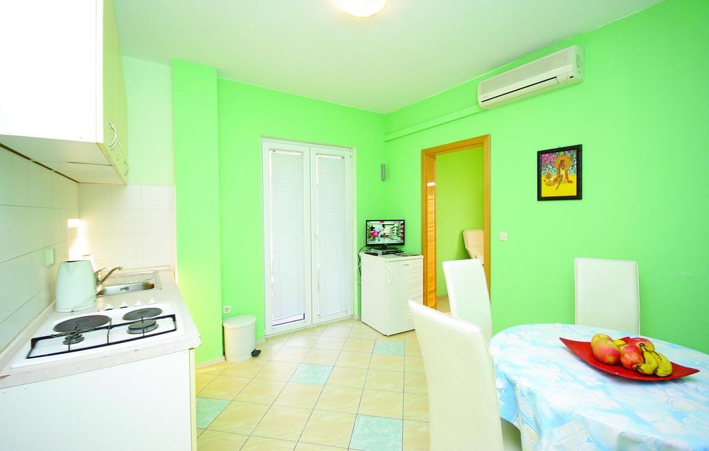 Apartments Макарска Стая снимка