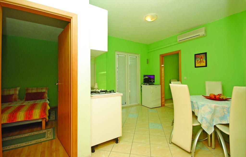 Apartments Макарска Стая снимка