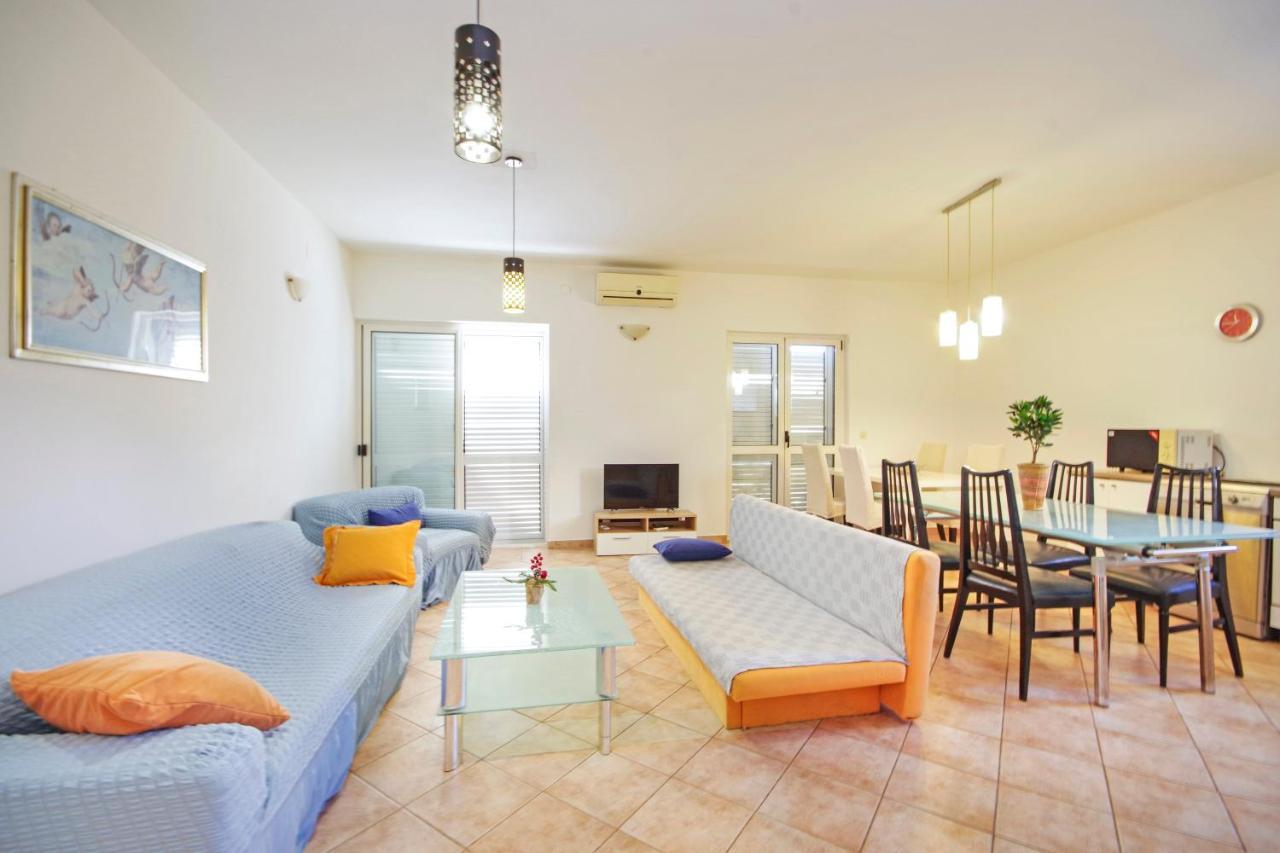 Apartments Макарска Екстериор снимка
