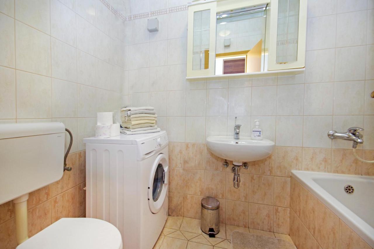 Apartments Макарска Екстериор снимка