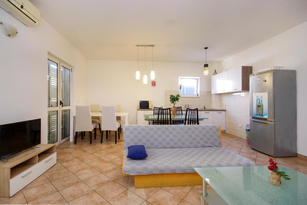 Apartments Макарска Екстериор снимка