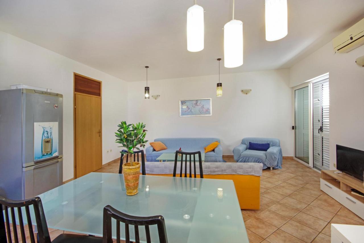 Apartments Макарска Екстериор снимка